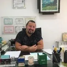 Dt. Tuvan Serin — Diş Hekimi, Aydın. Portre fotoğrafı.