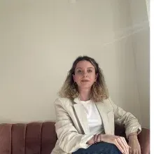 Psk. Elif Özer — İzmir. Portre fotoğrafı.