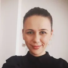 Kl. Psk. İrem Şahin — Psikoloji, İstanbul. Portre fotoğrafı.
