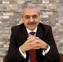 Prof. Dr. Zeki Gökçil — Nöroloji, Ankara. Portre fotoğrafı.