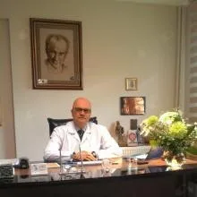 Prof. Dr. Mahmut Can Yağmurdur — Ankara. Portre fotoğrafı.