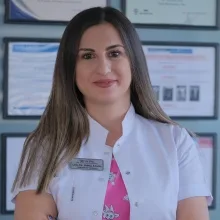 Uzm. Dt. Selma Kaval — Çocuk Diş Hekimliği (Pedodonti), Balıkesir. Portre fotoğrafı.