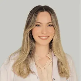 Kl. Psk. Hande Uzuner İbolar — Psikoloji, Bursa. Portre fotoğrafı.