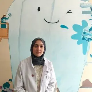 Uzm. Dt. Hüsna Selin Takaoğlu — Çocuk Diş Hekimliği (Pedodonti), Trabzon. Portre fotoğrafı.