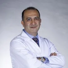 Prof. Dr. Hayrettin Kesmezacar — Ortopedi Ve Travmatoloji, İstanbul. Portre fotoğrafı.