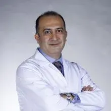 Prof. Dr. Hayrettin Kesmezacar — Ortopedi Ve Travmatoloji, İstanbul. Portre fotoğrafı.