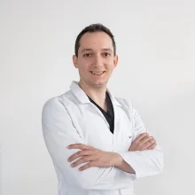 Dr. Dt. Orhan Dağhan Uyan — Kayseri. Portre fotoğrafı.
