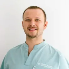 Uzm. Dt. Mehmet Özgür — İstanbul. Portre fotoğrafı.
