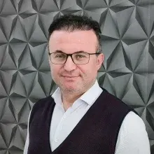 Kl. Psk. İzzet Özer — Psikoloji, Kayseri. Portre fotoğrafı.