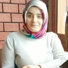 Dyt. Sümeyye Şimşek — Diyetisyen, Trabzon. Portre fotoğrafı.