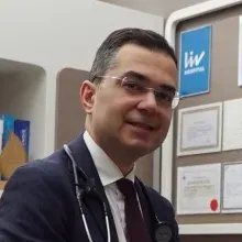 Prof. Dr. Alp Burak Çatakoğlu — Kardiyoloji, Beşiktaş, İstanbul. Portre fotoğrafı.