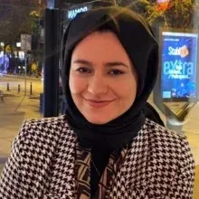 Psk. Emine Kaya — Psikoloji, İstanbul. Portre fotoğrafı.