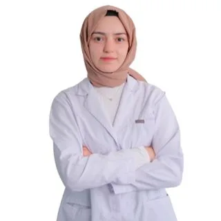 Dt. Zeynep Sena Kaya — Diş Hekimi. Portre fotoğrafı.