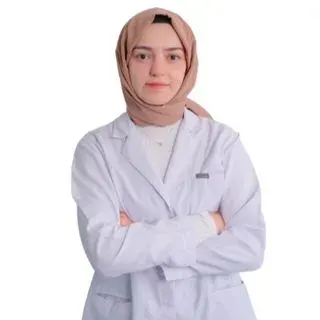 Dt. Zeynep Sena Kaya — Diş Hekimi. Portre fotoğrafı.
