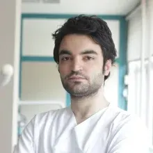 Dt. Ömer Burak Bulut — Diş Hekimi, Ankara. Portre fotoğrafı.