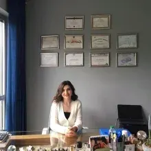 Dyt. Niran Çomak — Diyetisyen, İstanbul. Portre fotoğrafı.