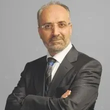 Uzm. Dr. Sıtkı Karaca — Psikiyatri, Eskişehir. Portre fotoğrafı.