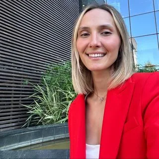 Op. Dr. Ayşenur Ezgi Sancaklı — Kadın Hastalıkları Ve Doğum, İstanbul. Portre fotoğrafı.