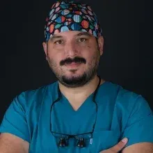 Dt. Bahadır Baran — Diş Hekimi, Mersin. Portre fotoğrafı.