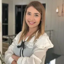 Uzm. Psk. Servet Karamazakcadik — Psikoloji. Portre fotoğrafı.