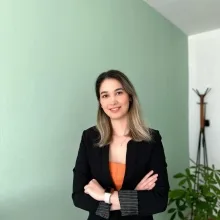 Dyt. Tuana Nehir Şen — Diyetisyen. Portre fotoğrafı.