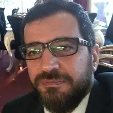 Op. Dr. Mehmet Özköse — Plastik Rekonstrüktif Ve Estetik Cerrahi, Kayseri. Portre fotoğrafı.