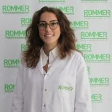 Psk. Gizem Sezer — Psikoloji, İstanbul. Portre fotoğrafı.