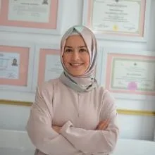 Dr. Dt. Elif Zaimoğlu Gültepe — Ankara. Portre fotoğrafı.