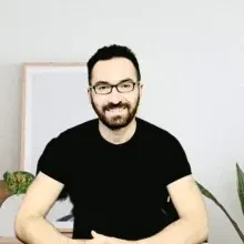 Uzm. Dr. Emin Çağlar — Çocuk ve Ergen Psikiyatrisi, İstanbul. Portre fotoğrafı.