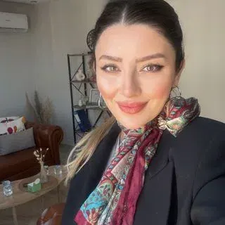 Psk. Yaprak Betül Binici — Psikoloji, Kocaeli. Portre fotoğrafı.