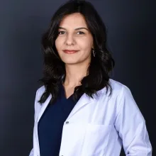 Dt. Aybüke Acartürk — Diş Hekimi, İstanbul. Portre fotoğrafı.