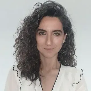 Kl. Psk. Ezgi Turan — Psikoloji, İstanbul. Portre fotoğrafı.