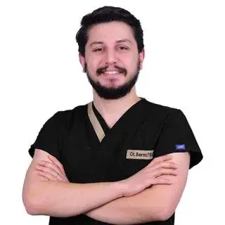 Dt. Berat Mazlum Peker — Diş Hekimi. Portre fotoğrafı.