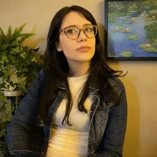 Kl. Psk. Gülceren Selvi — Psikoloji. Portre fotoğrafı.