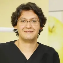 Dr. Dt. Emre Çimen — İstanbul. Portre fotoğrafı.