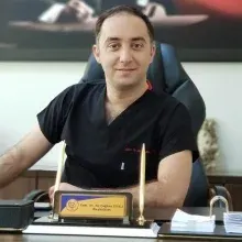 Dr. Dt. Ali Çağhan Ovalı — Periodontoloji, Samsun. Portre fotoğrafı.