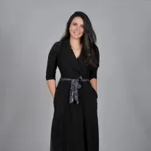 Dyt. Sinem Erze — Diyetisyen, İstanbul. Portre fotoğrafı.