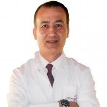 Dr. Öğr. Üyesi Muzaffer Uçarer — Kadın Hastalıkları Ve Doğum, İstanbul. Portre fotoğrafı.