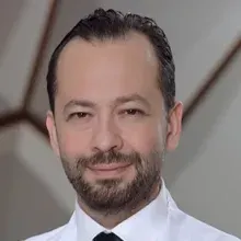 Doç. Dr. Murat Ulusan — Kulak Burun Boğaz, Bahçelievler, İstanbul. Portre fotoğrafı.