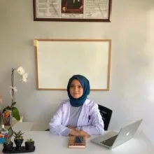 Dkt. Nurefşan İlyaslı — Dil ve Konuşma Terapisi, Uşak. Portre fotoğrafı.