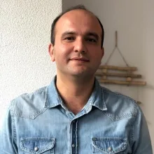 Uzm. Psk. Dan. Eser Yayvan — Psikolojik Danışma ve Rehberlik, Adana. Portre fotoğrafı.