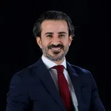 Dt. Emre Bahadır — Diş Hekimi, İstanbul. Portre fotoğrafı.