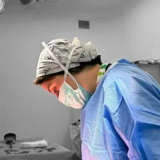 Op. Dr. Ebru Süer — Kadın Hastalıkları Ve Doğum, Nilüfer, Bursa. Portre fotoğrafı.