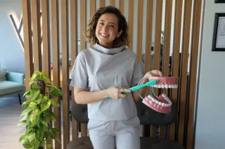 Uzm. Dt. Ece Çavdar profilinde yer alan galeri fotoğrafı.