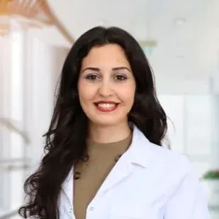 Dt. Buse Gültekin — Diş Hekimi, Maltepe, İstanbul. Portre fotoğrafı.