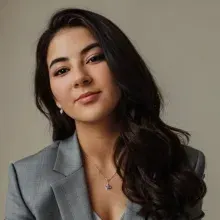 Psk. Yasemin İmran — Psikoloji. Portre fotoğrafı.