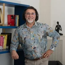 Op. Dr. İlker Manavbaşı — Plastik Rekonstrüktif Ve Estetik Cerrahi, İstanbul. Portre fotoğrafı.