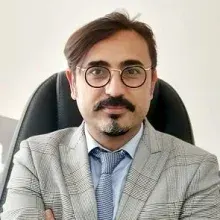 Dr. Öğr. Üyesi Bülent Şen — Üroloji, İstanbul. Portre fotoğrafı.