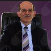 Prof. Dr. Şafak Şahlan — Ortopedi Ve Travmatoloji, Şişli, İstanbul. Portre fotoğrafı.