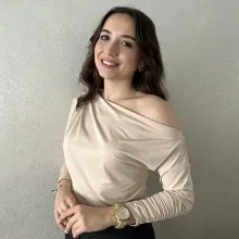 Kl. Psk. İrem Aksoy — Psikoloji, İstanbul. Portre fotoğrafı.